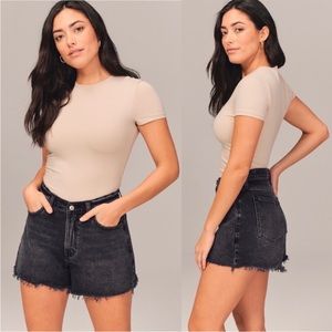 Abercrombie & Fitch Curve Love The 90s Relaxed Cutoff Short High Rise